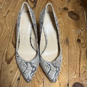 Jessica Simpson pumps